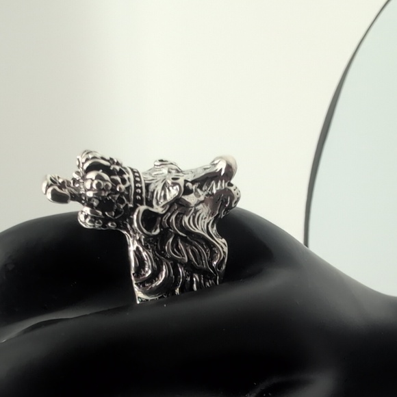 NWOT Silver Toned Lion King Head Ring with Crown Stainless Steel - Picture 3 of 12